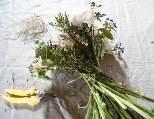 How to make a hand tied flower bouquet - From Britain with Love
