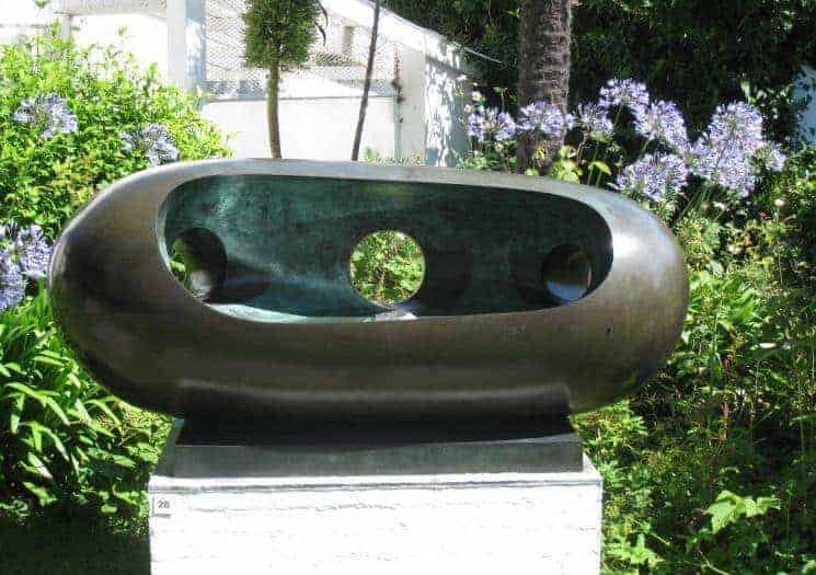 love this modern sculpture in the garden of Barbara Hepworth in Cornwall. One of the local loves of Sussex Flower School founder Georgia Miles. Click through to discover her other simple pleasures and great local finds