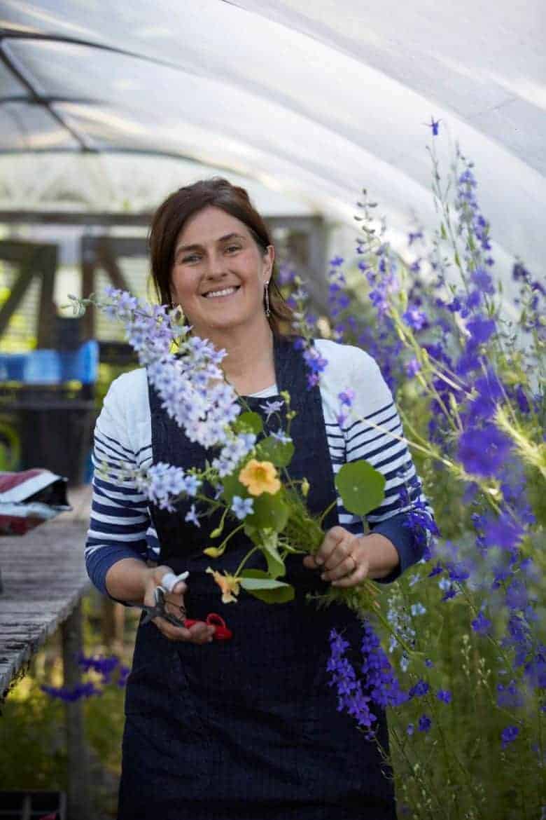 meet Tammy Hall, founder of Wild Bunch flowers - sustainable homegrown british flower farm cutting garden and flower workshops near the welsh border in Shropshire. Click through for all the details you need to connect, book a workshop or find inspiration