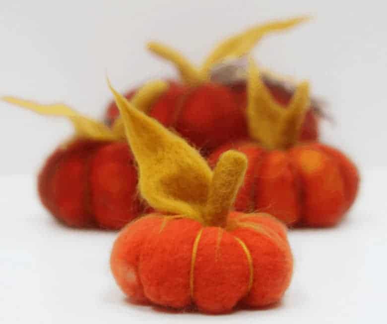 felted wool pumpkins DIY tutorial and free pattern download