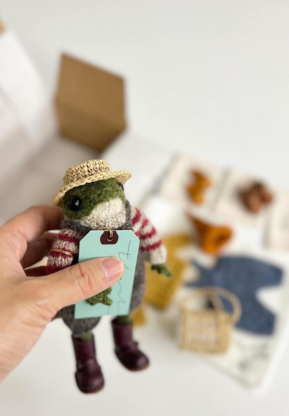how adorable is this knitted frog in stripy jumper and overalls? The frog and sweater jumper pattern is by Claire Garland and the overalls pattern by Zinc - click through to find out how to get these patterns and more - including a free tutorial to make Froggy this most adorable crochet hat!