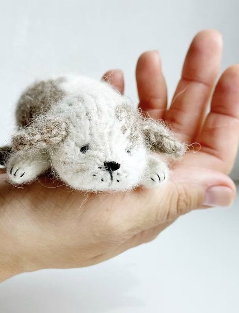 Free puppy dog knitting pattern by Claire Garland - From Britain with Love