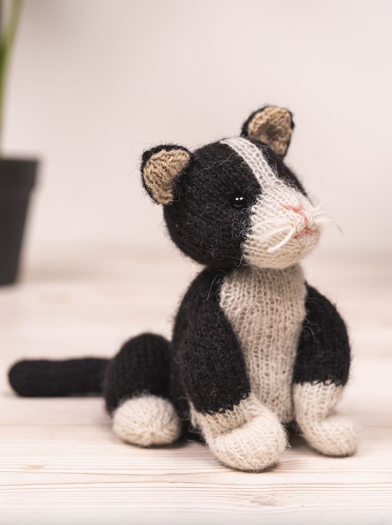 black and white cat knitting pattern