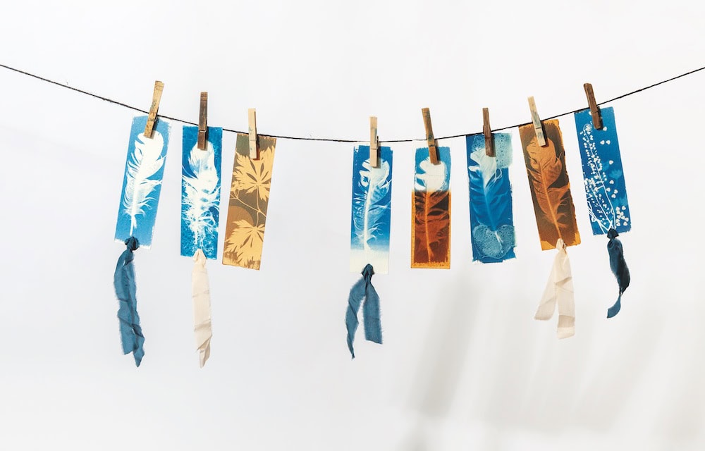 cyanotype feather book marks with dyed fabric ribbons by kim tillyer some with sepia tint effect. Get all the info you need to make bookmarks just like this, as well as other creative cyanotype ideas 