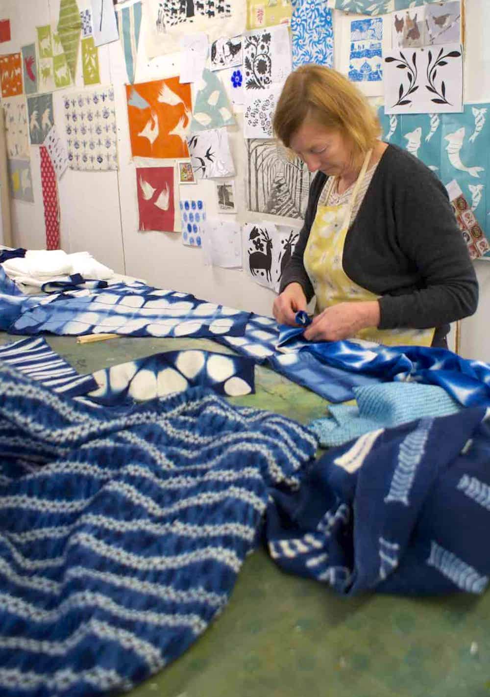 vanessa arbuthnott at tie dye indigo shibori workshop 