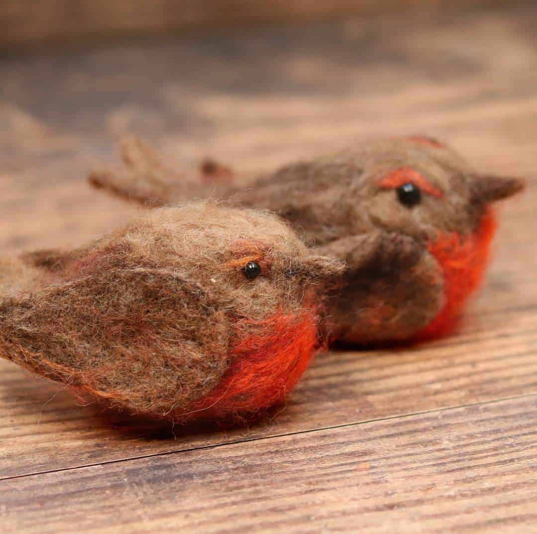 Needle felt robin decorations free tutorial by Sandy of Lincolnshire Fenn Crafts - the perfect Christmas craft